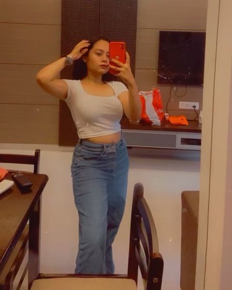 Estcy model high quality photo