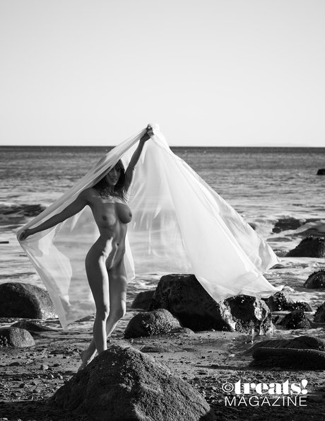 Glorydayzzz nude model pics