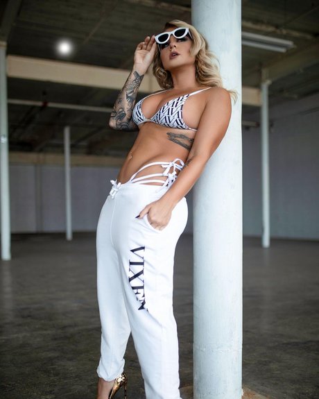 Motley Monroe pornstar hot photos