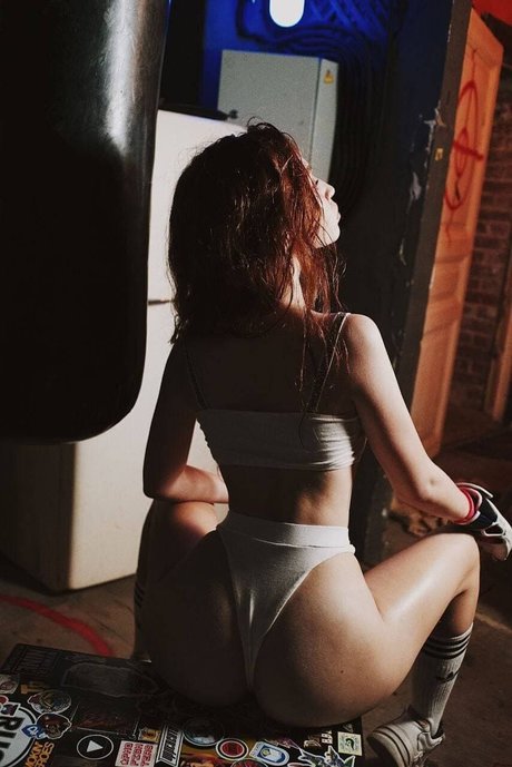 Renata Ri pretty model gallery