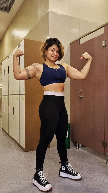 Nyaaati adult model img