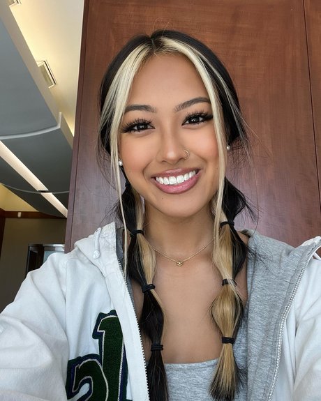 Gabby Hua_ pornstar art picture