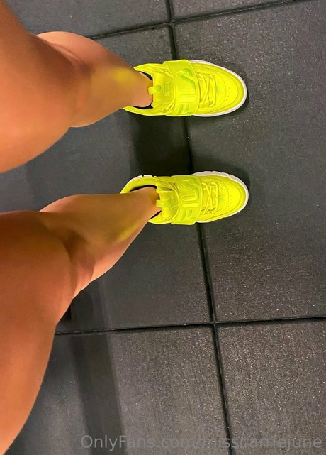 Carriejune Anne Bowlby model free pictures