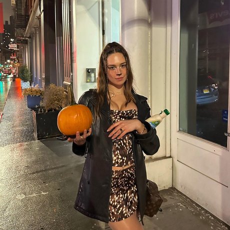 Elsie Hewitt pornographic model picture