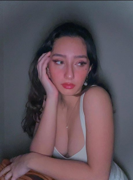 Sabrina Pezeshkian_ star perfect picture