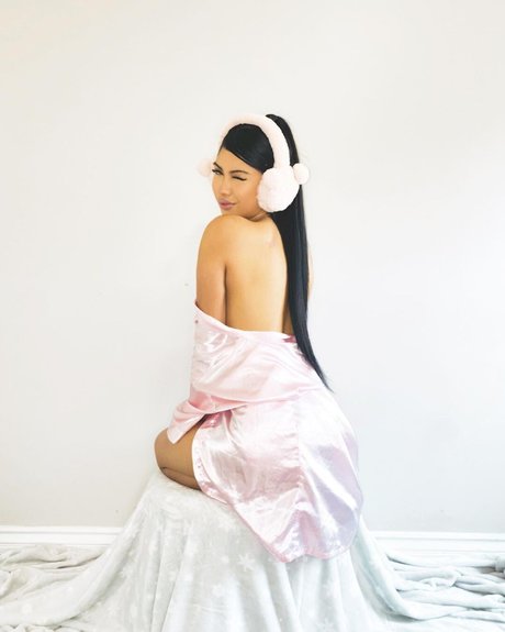 Alyanna Joelle art star picture