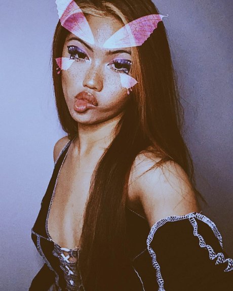 Alyanna Joelle star nude img