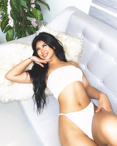 Alyanna Joelle model pornographic pic