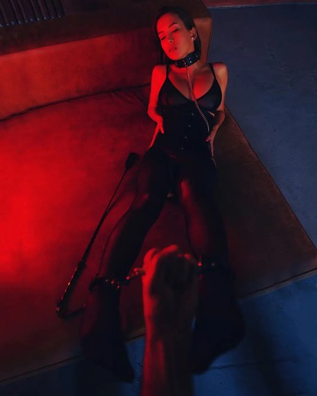 Natasha Roik model sex images