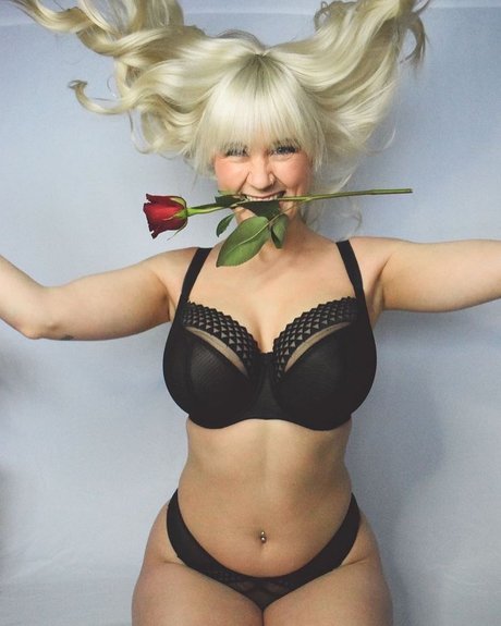 Saterra_ erotic actress pictures