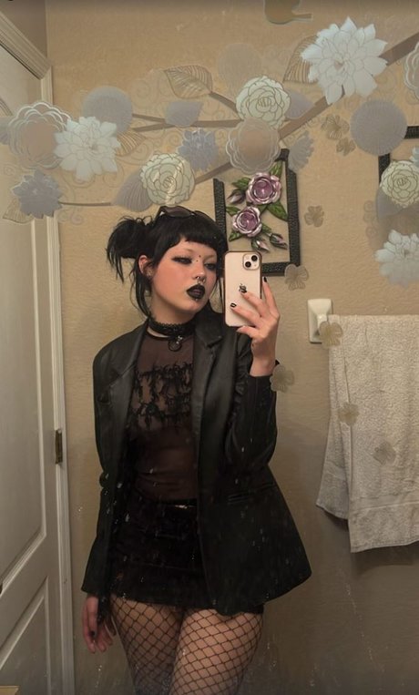 Kill Val pretty actress image