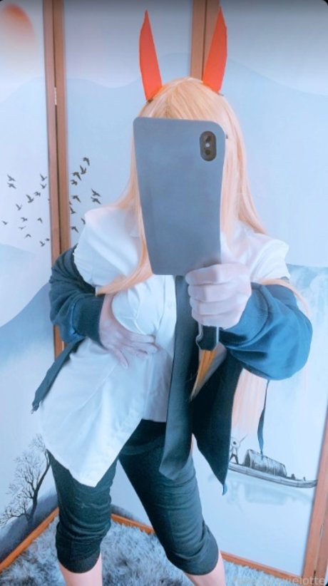 Yaxie Lotte star adult pictures