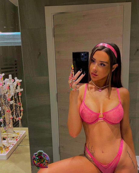 busty mom onlyfans free xxx photo