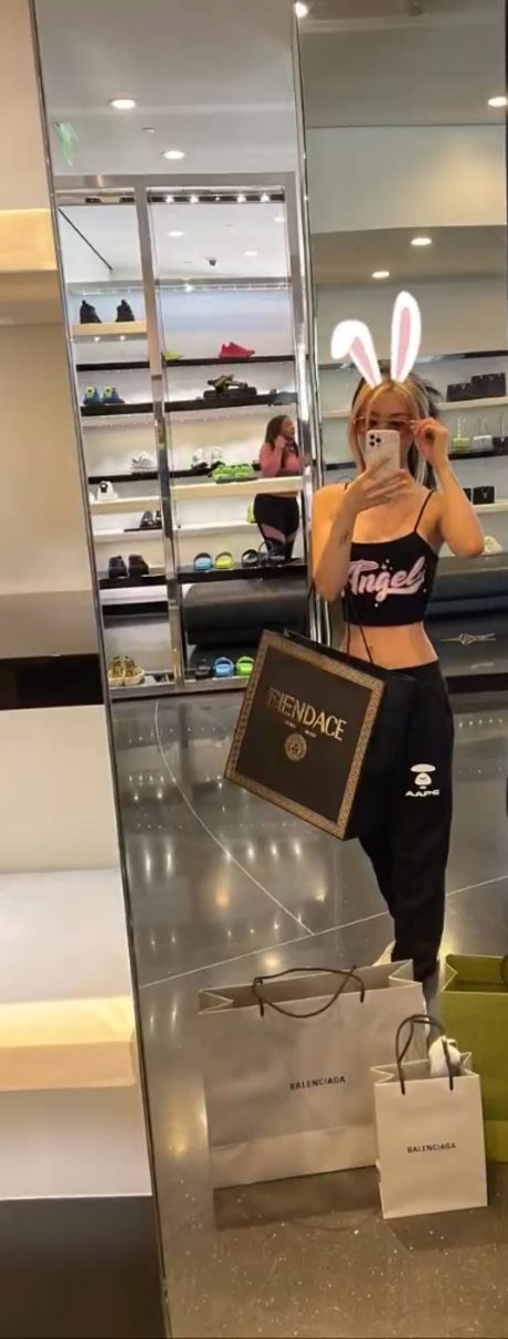 AHRA REI model art img