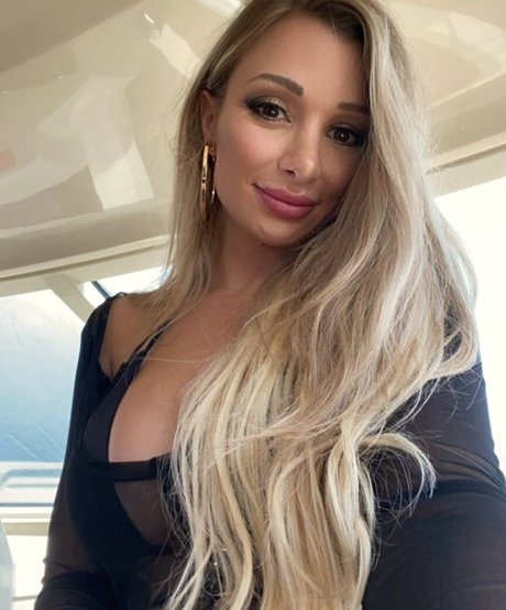 Amber Lynn Bogart model top images