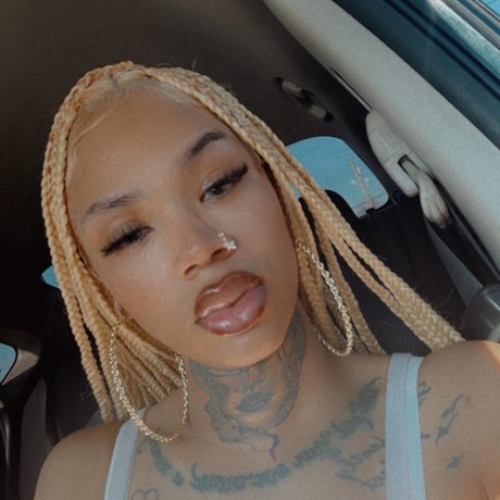 Cynthia Rose_ adult model img