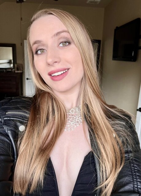 Alanis King sexy star pics