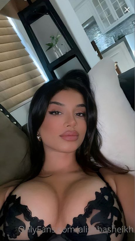 Alishba art actress photo