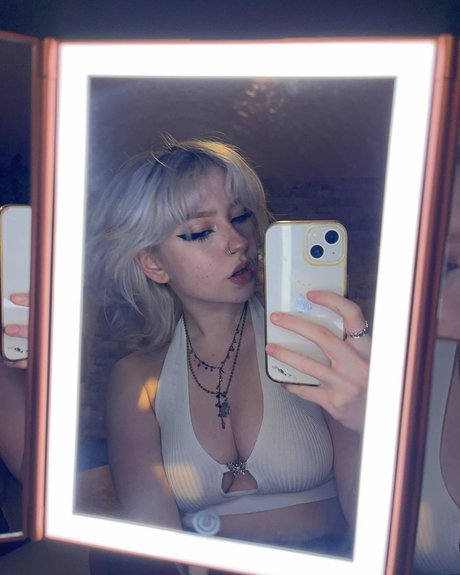 M Ae 3 star pornographic photos