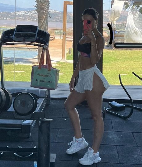 Sinem Ozgur hd actress picture