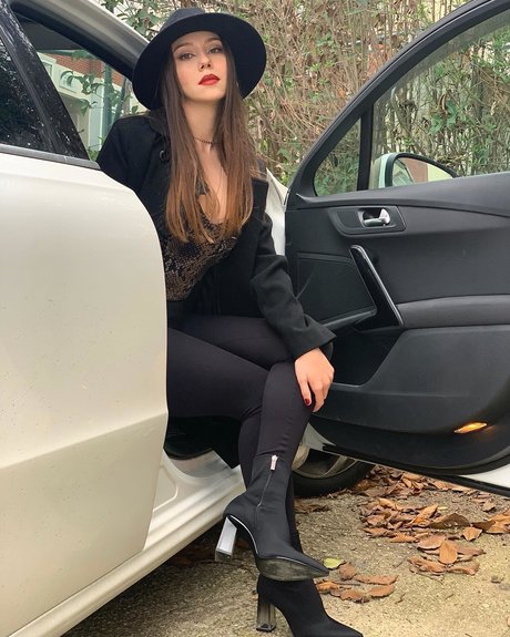 Sinem Ozgur best actress pics