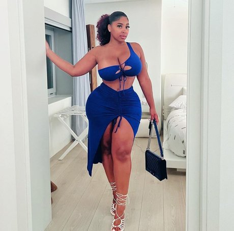 Shadee Monique best star images