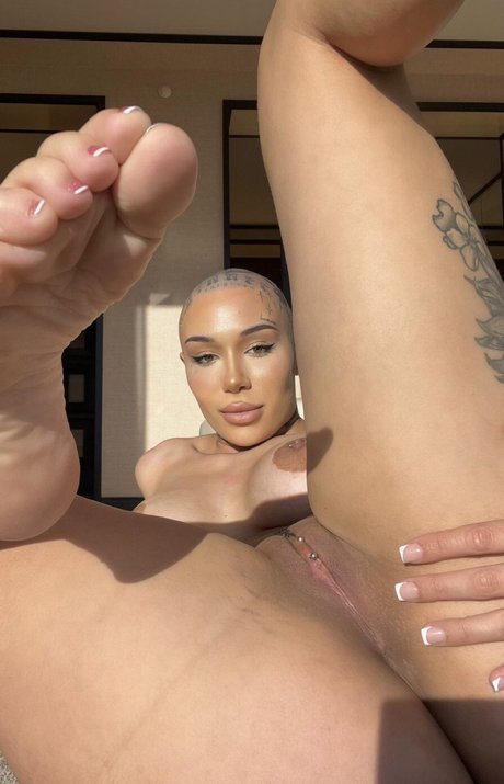 Fit mami pornographic actress photo