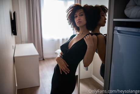 Hey Solange_ erotic model picture