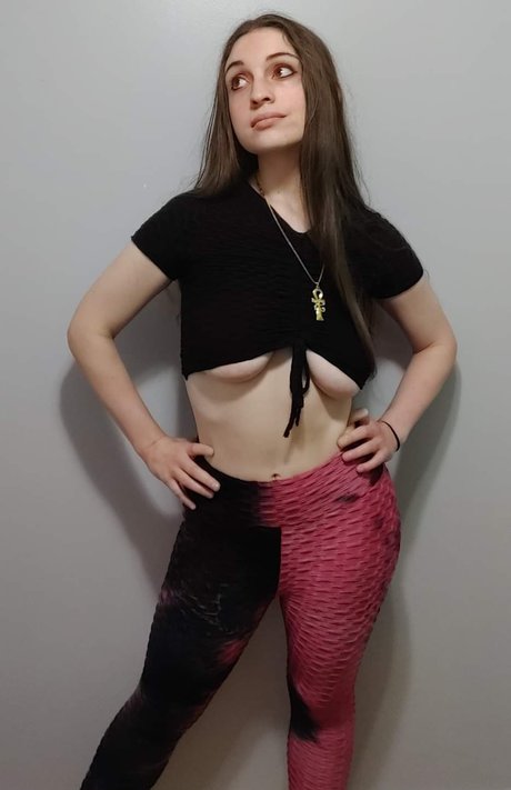 Titsmintsalad model nude image