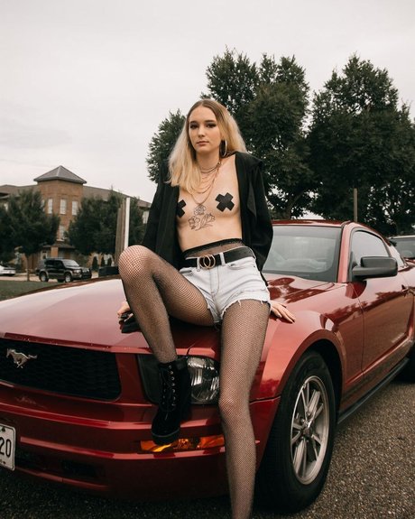 Queen etimy erotic star picture