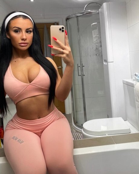 Siannfitness model top img