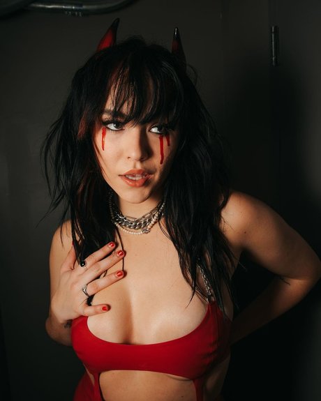 Taylor Upsahl_ top star galleries