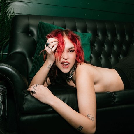 Taylor Upsahl_ Quick model image