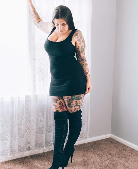 Nikki Hunter_ naked model pic