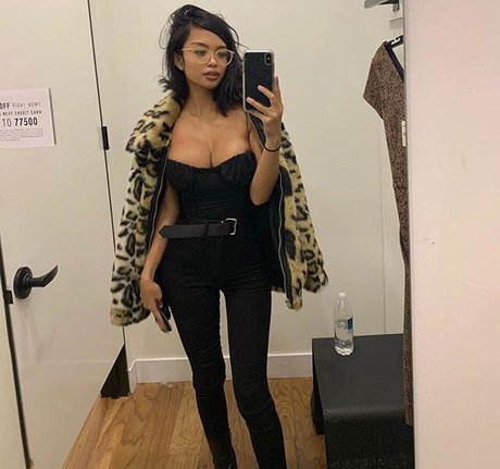 Alyssa Silos erotic model pic