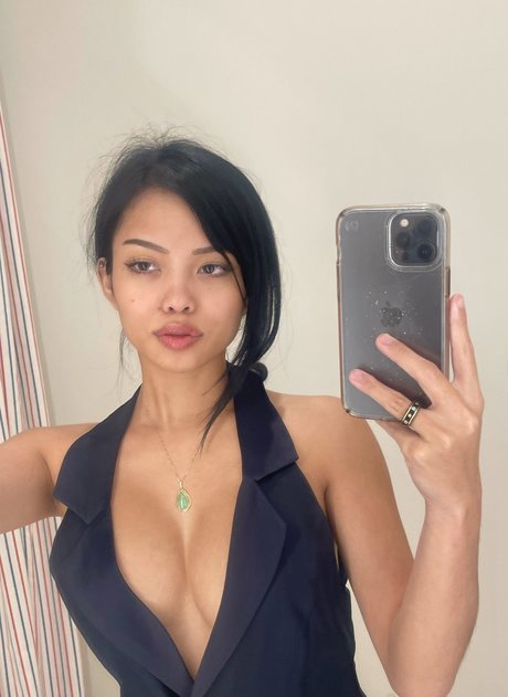 Alyssa Silos erotic model img