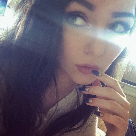 Elyse Summer pretty actress pics