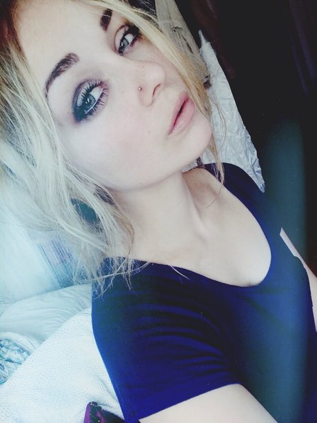 Elyse Summer beautiful actress pics