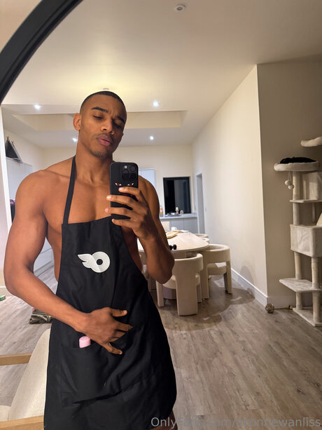 Akonnewanliss star naked photos