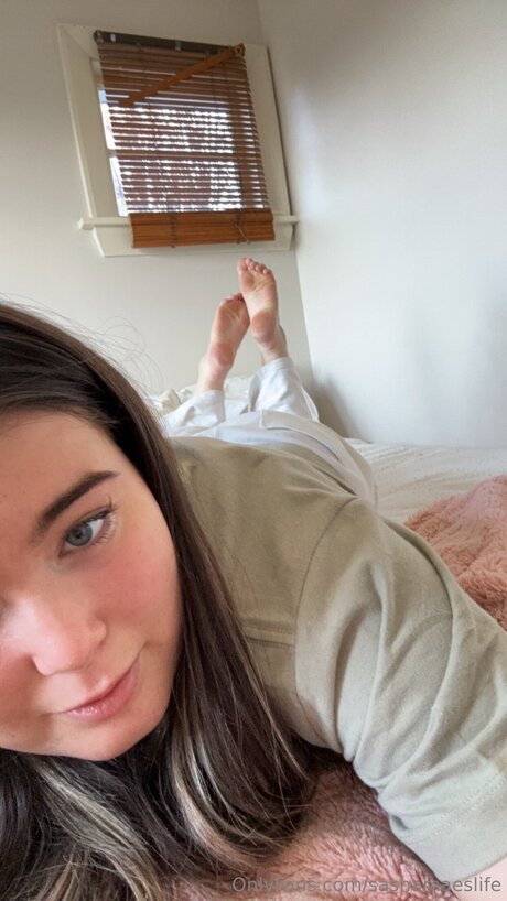 Sashamaeslife star nude pic