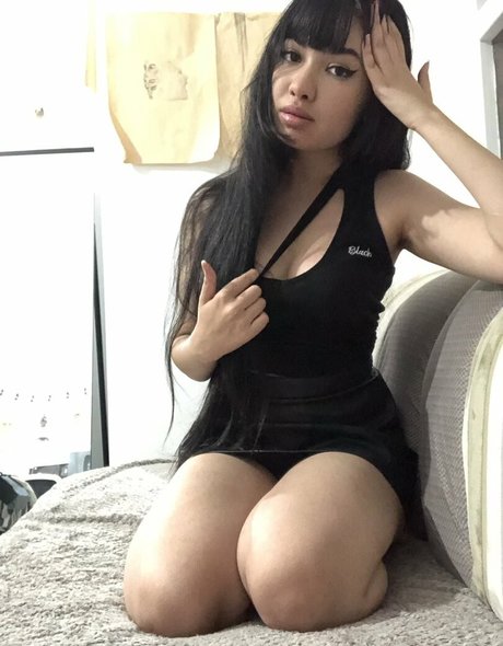 naomieve model nudes pics