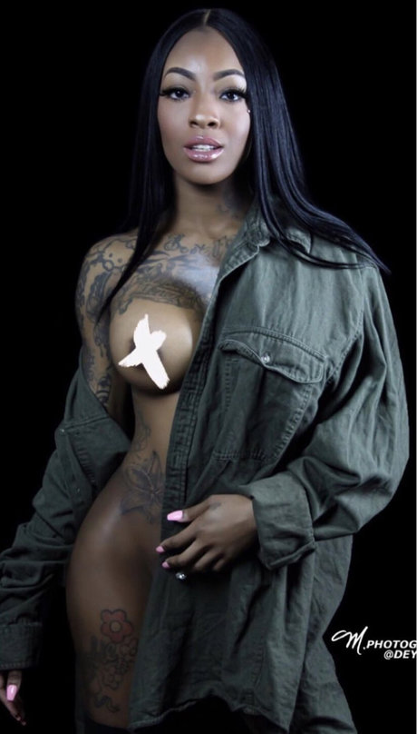 Laurynn Huncho hot pornstar image