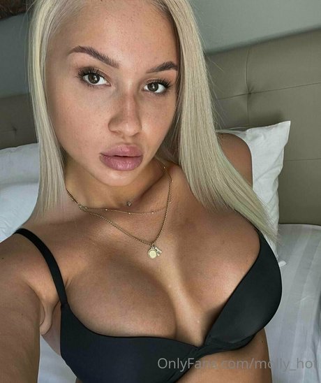 molly hot star free image