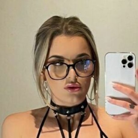 ausariana model top img