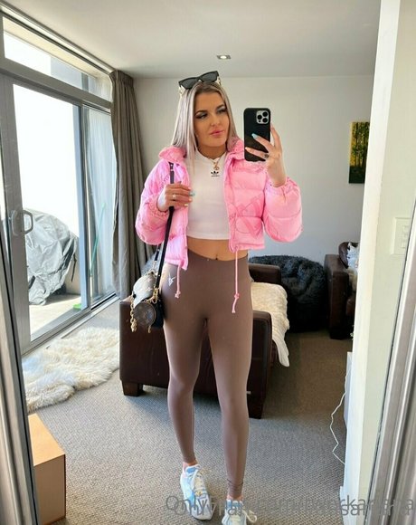 ausariana model top pic