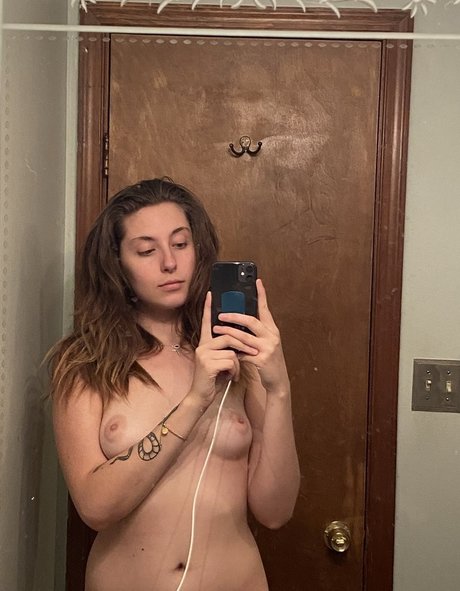 initialbrat perfect model pic