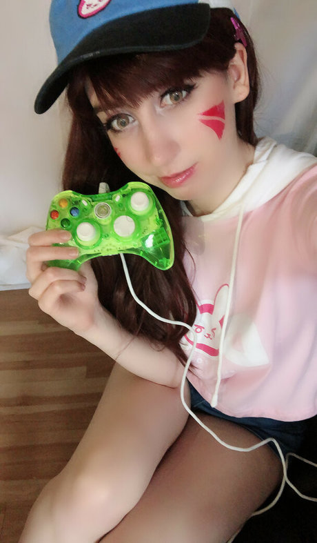 Michi Midnight exclusive model image