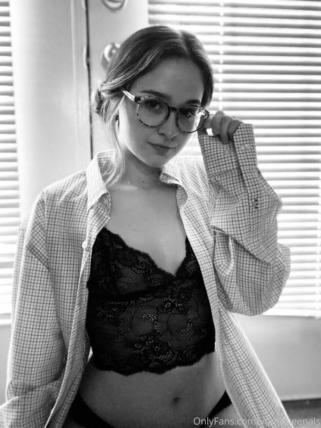 yourqueenals high quality pornstar pictures