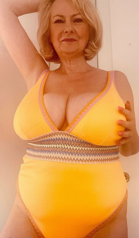 CourtesanAnna model nudes image