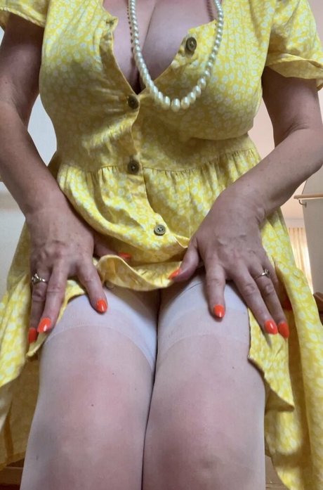 CourtesanAnna erotic actress photo